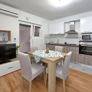 Doris Apartment Bibinje